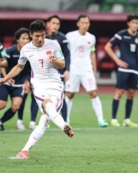  梅斯德比战万人空巷激情四射  