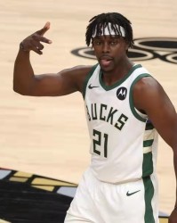  霍勒迪攻防一体，雄鹿主场大胜尼克斯稳居榜首