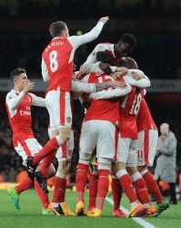  阿森纳防线失误造致命失球  