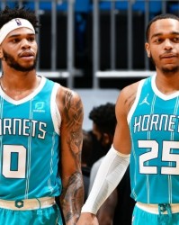  黄蜂布里奇斯重返赛场飙25分新高  