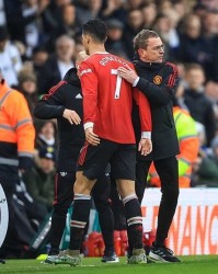  热刺核心伤退陷困境，小将临危救主保留欧战希望  