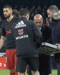  马赛遭遇三连败危机,主帅图多尔帅位岌岌可危引球迷抗议  