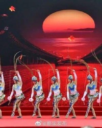  兰斯新球场首秀迎来开门红