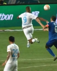  科雷兹后防失误连连，送礼不断葬送整场比赛