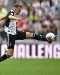  基尔高士丁门将神勇发挥，多次扑救保住平局果实  