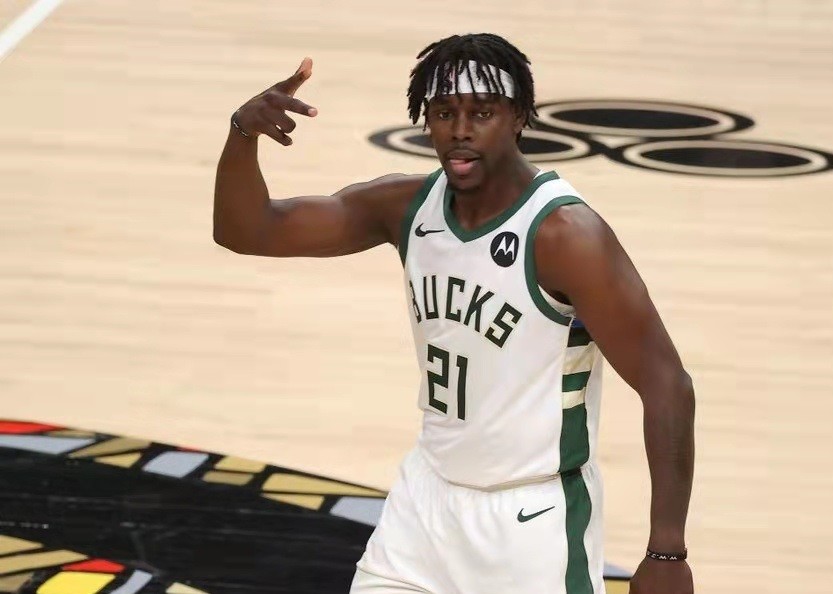  霍勒迪攻防一体，雄鹿主场大胜尼克斯稳居榜首