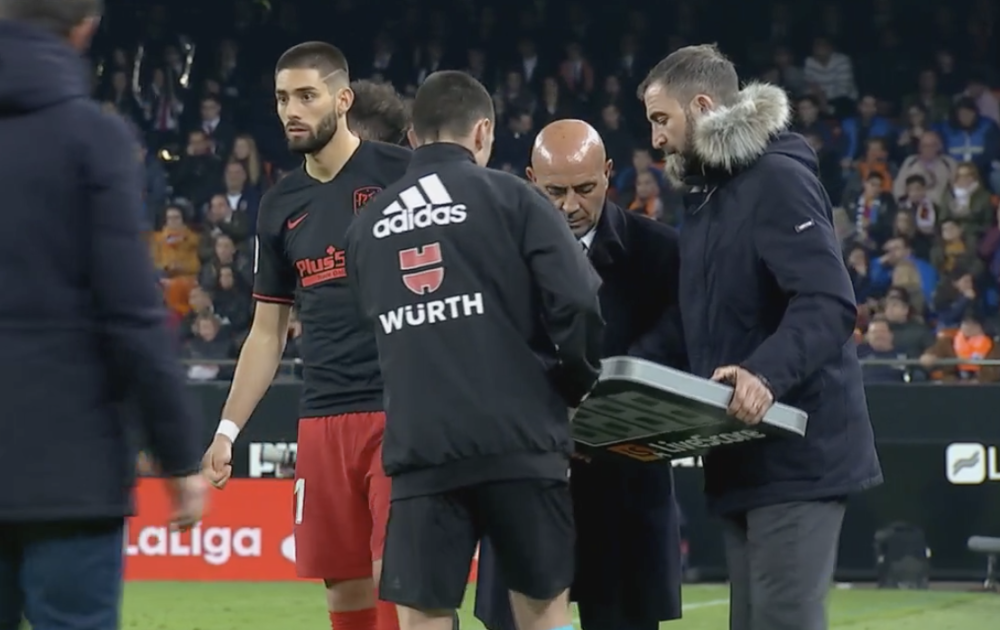  马赛遭遇三连败危机,主帅图多尔帅位岌岌可危引球迷抗议  